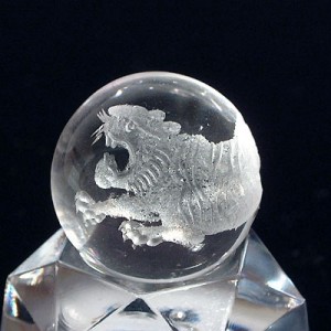 水晶丸玉彫刻　白虎(czcb003-1)