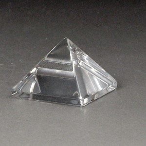 水晶ピラミッド小15mm(czpy15mm-1)